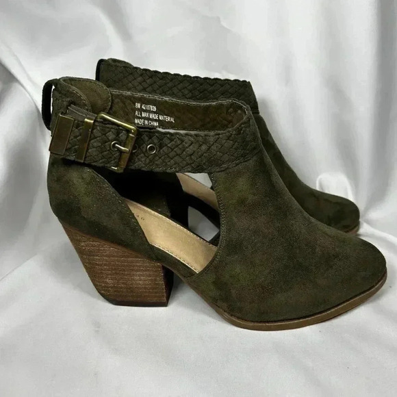 C. Est 1946 Olivine Size 8 Boots Suede Ankle Green Strap - Picture 7 of 10